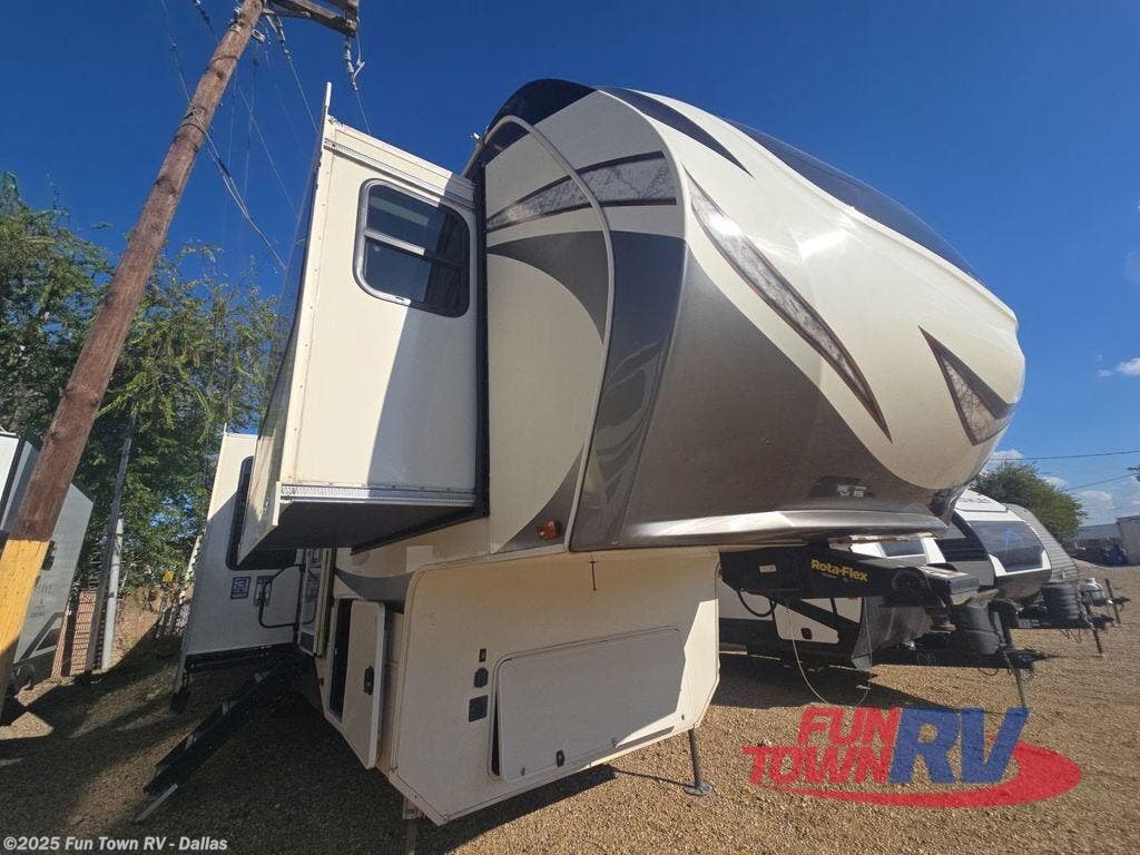 Used 2018 Grand Design Solitude 374TH available in Rockwall, Texas