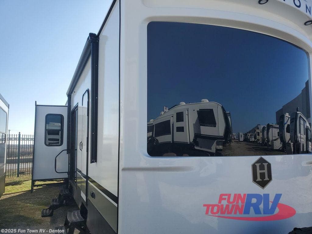 New 2025 CrossRoads Hampton 380RKS available in Denton, Texas