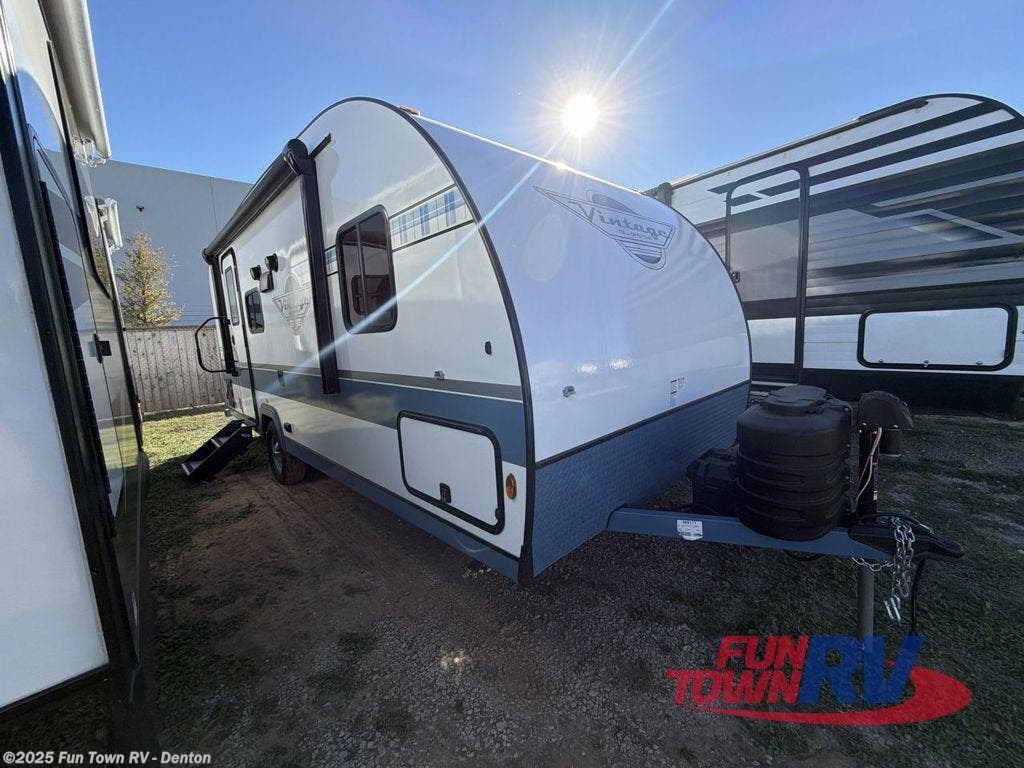 Used 2025 Gulf Stream Vintage Cruiser 19CSK available in Denton, Texas
