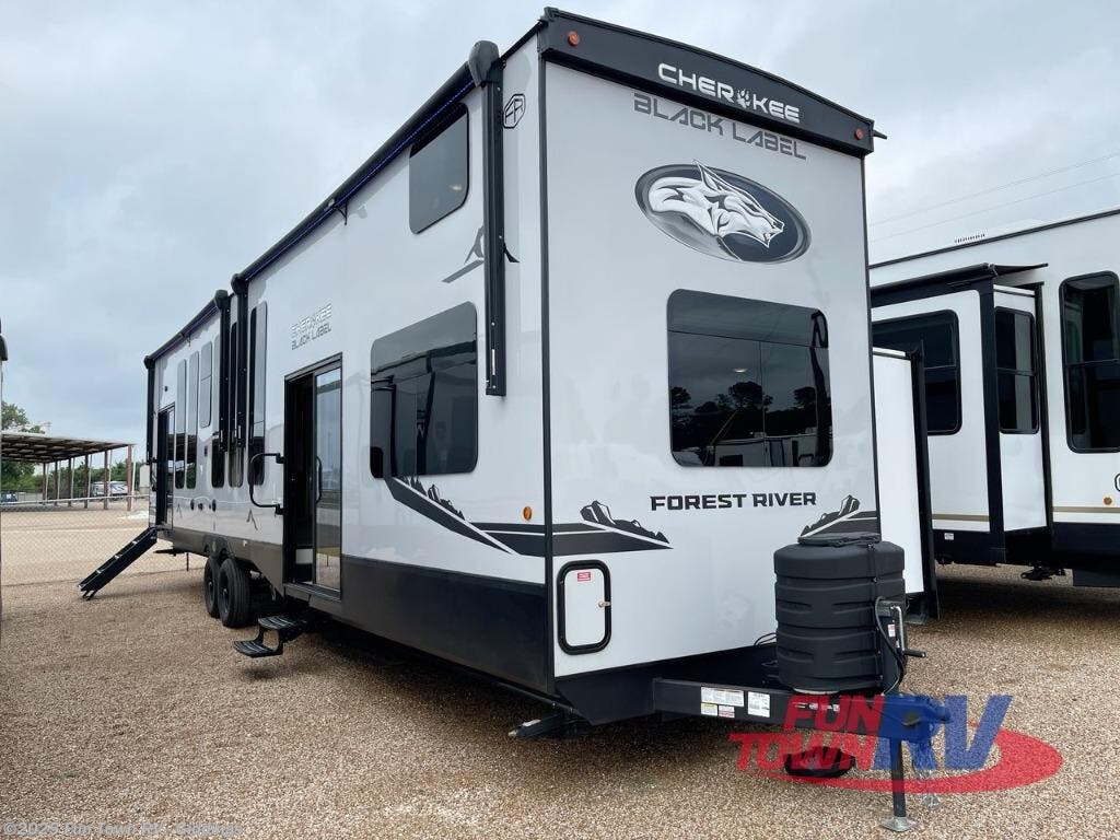 New 2025 Forest River Cherokee Timberwolf Black Label 39ALBL available in Giddings, Texas