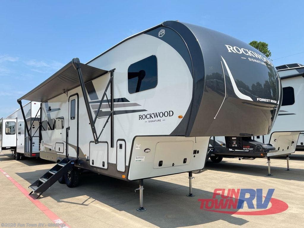 New 2026 Forest River Rockwood Signature 301RKS available in Giddings, Texas