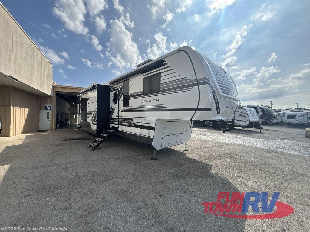 New 2026 Keystone Fuzion 442 available in Giddings, Texas