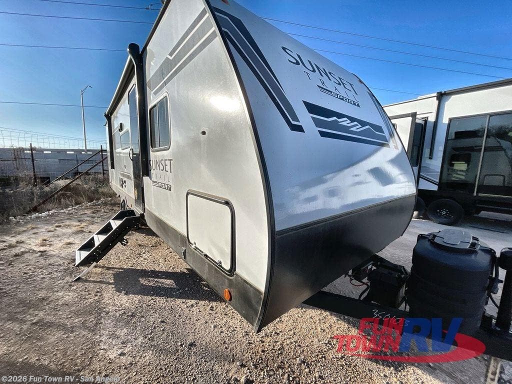 Used 2025 CrossRoads Sunset Trail 27BHS available in San Angelo, Texas