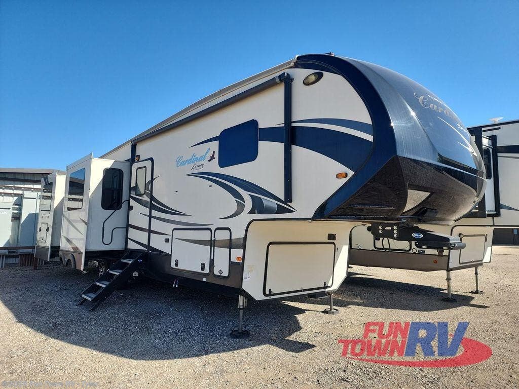 Used 2020 Forest River Cardinal Luxury 3750BKX available in Mineola, Texas