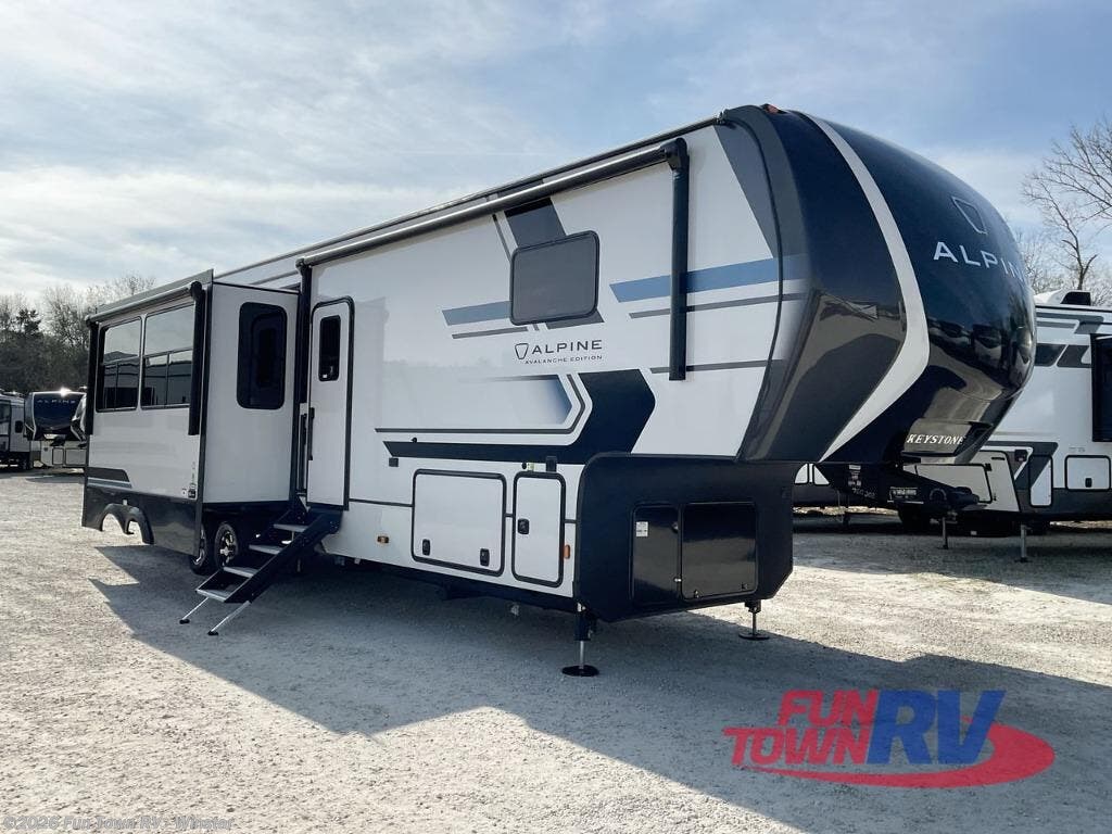 New 2026 Keystone Alpine Avalanche Edition 390DS available in Thackerville, Oklahoma