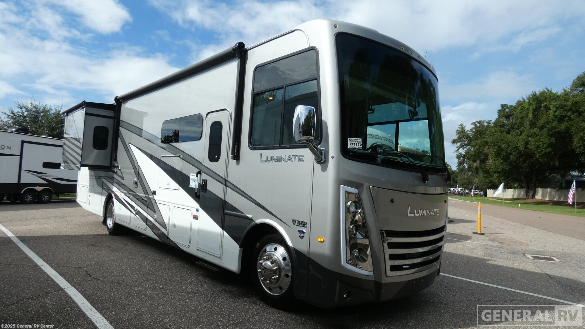 New 2026 Thor Motor Coach Luminate GG35 available in Dover, Florida