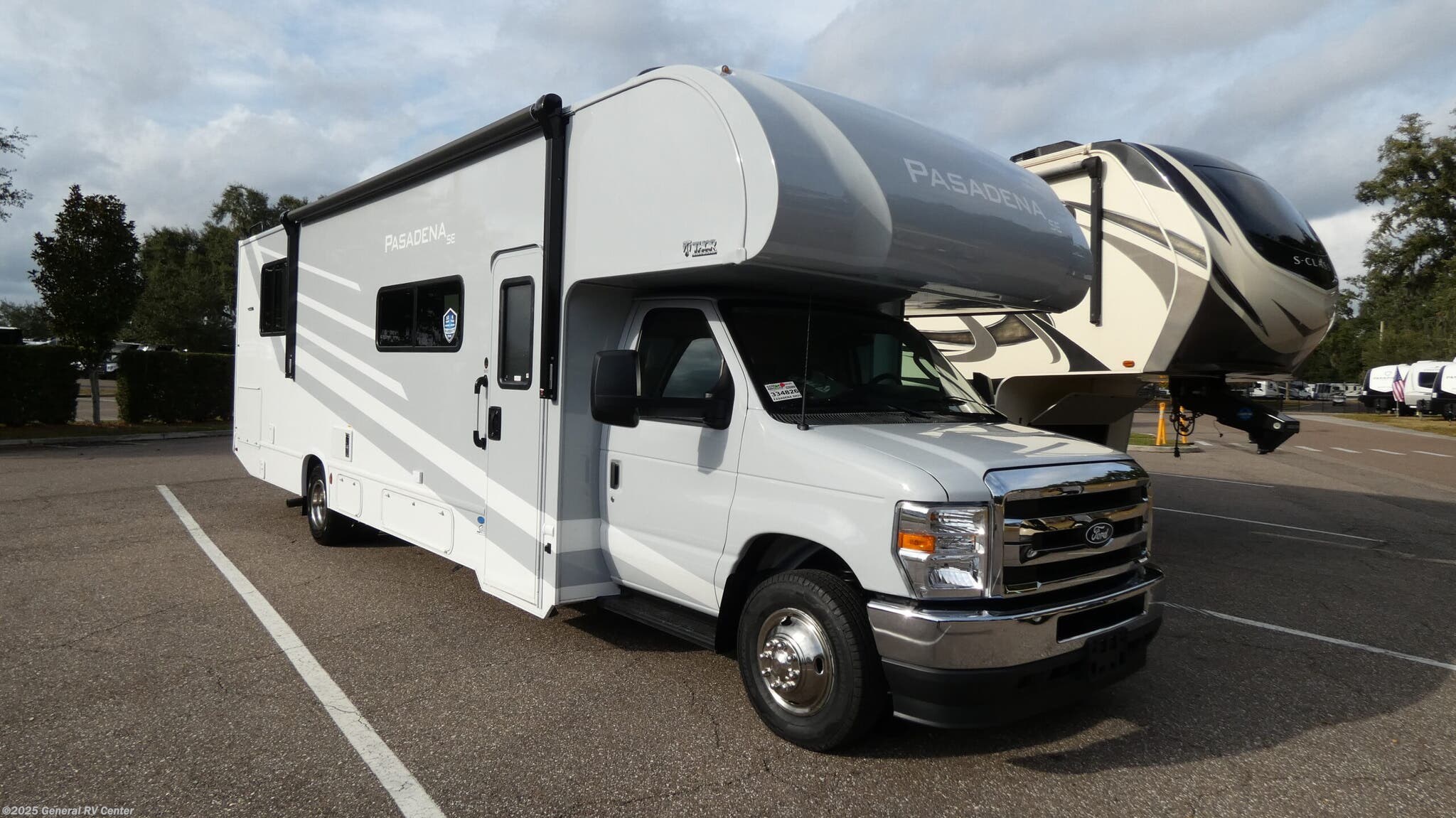 New 2026 Thor Motor Coach Pasadena SH31 available in Dover, Florida