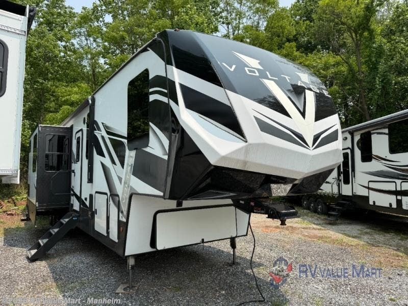 Used 2022 Dutchmen Voltage 4225 available in Manheim, Pennsylvania