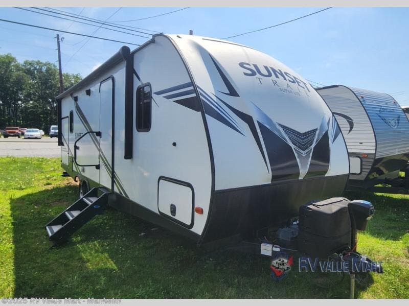 Used 2020 CrossRoads Sunset Trail SS253RB available in Manheim, Pennsylvania