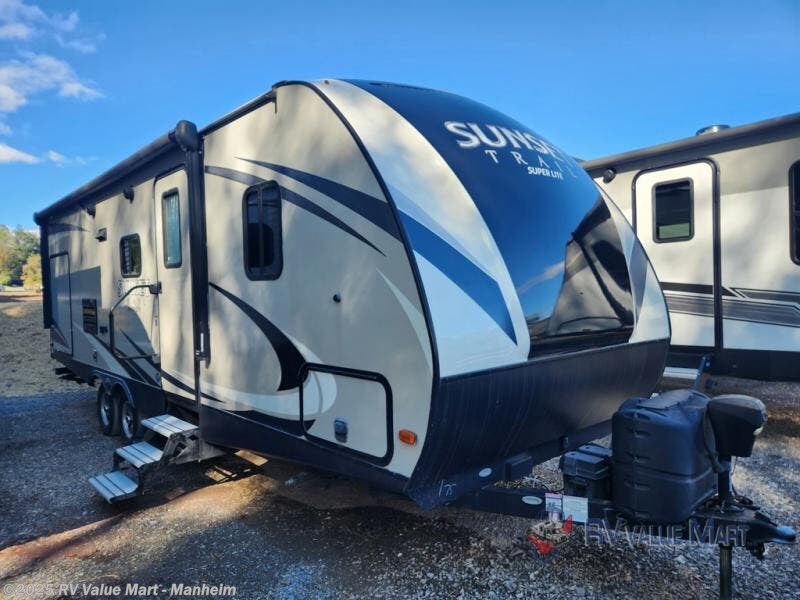 Used 2018 CrossRoads Sunset Trail Super Lite SS254RB available in Manheim, Pennsylvania