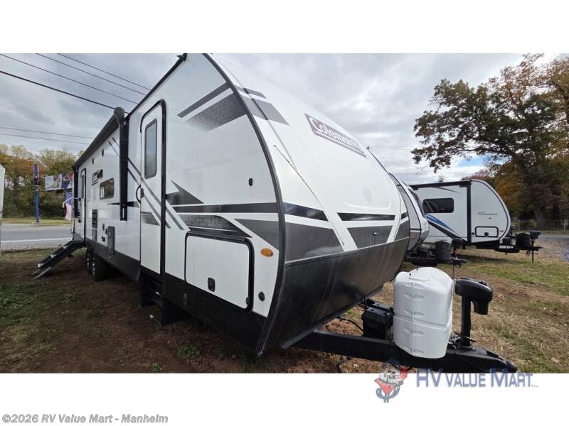 Used 2023 Coleman  Light 3215BH available in Manheim, Pennsylvania