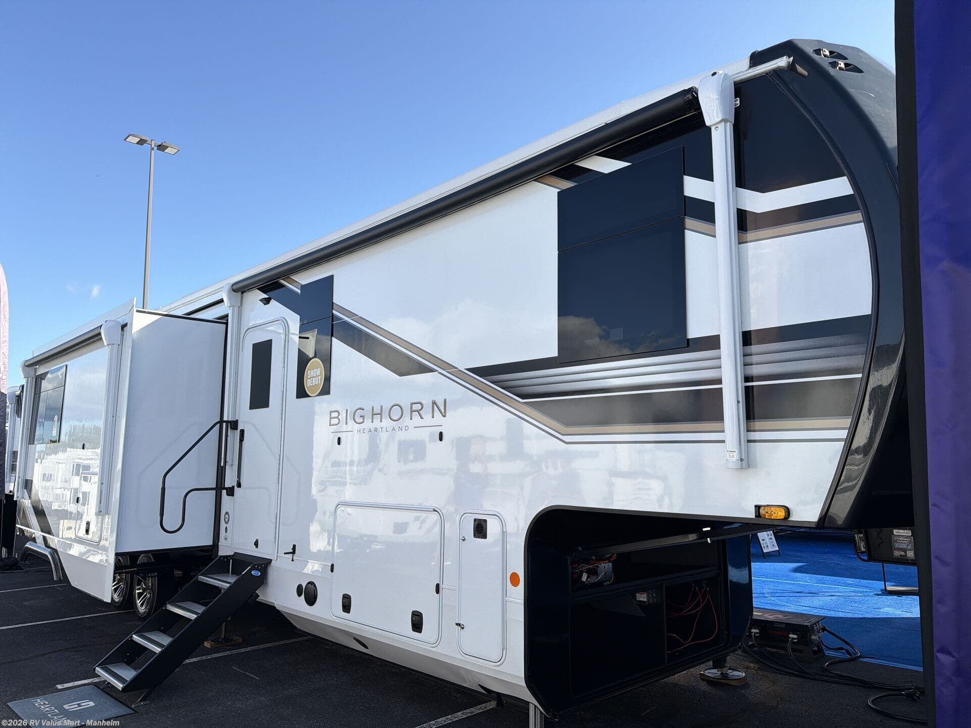 New 2027 Heartland Bighorn 38DS available in Manheim, Pennsylvania