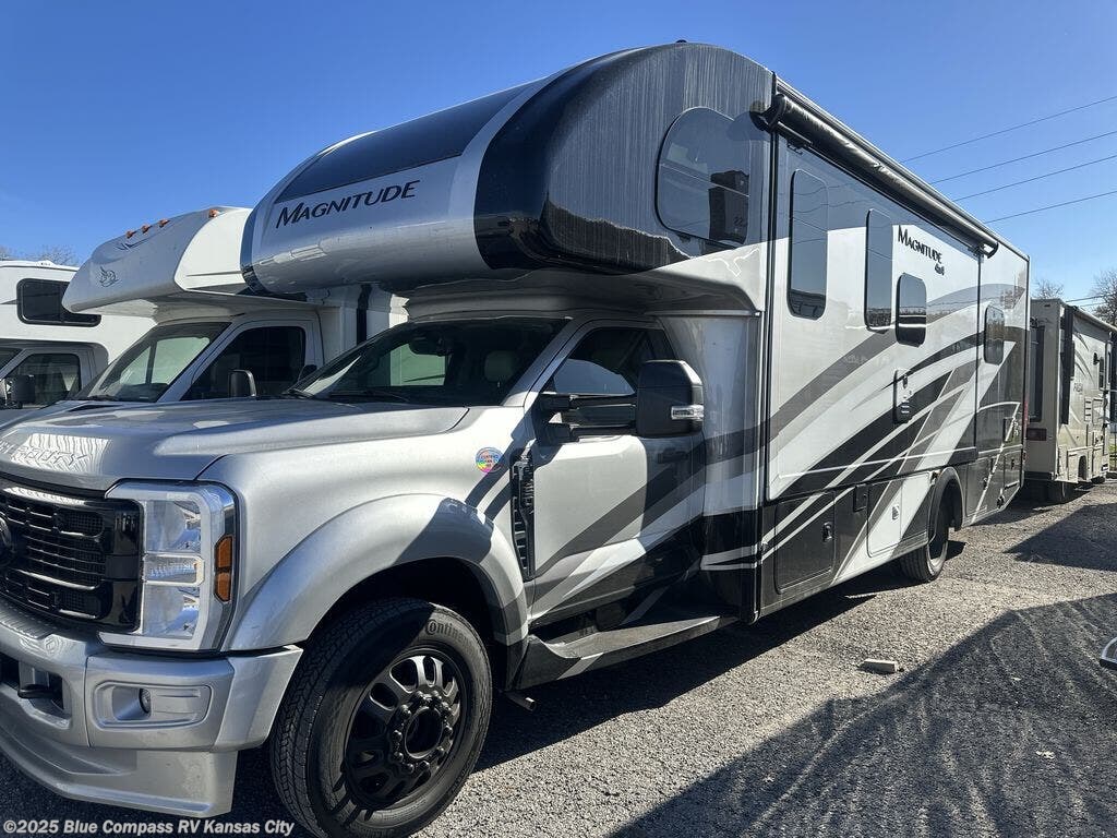 Used 2025 Thor Motor Coach Magnitude Grand X32 available in Grain Valley, Missouri