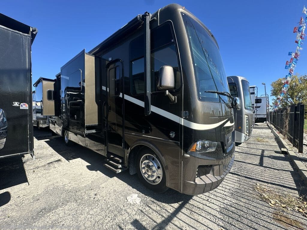 Used 2018 Newmar Bay Star 3113 available in Grain Valley, Missouri