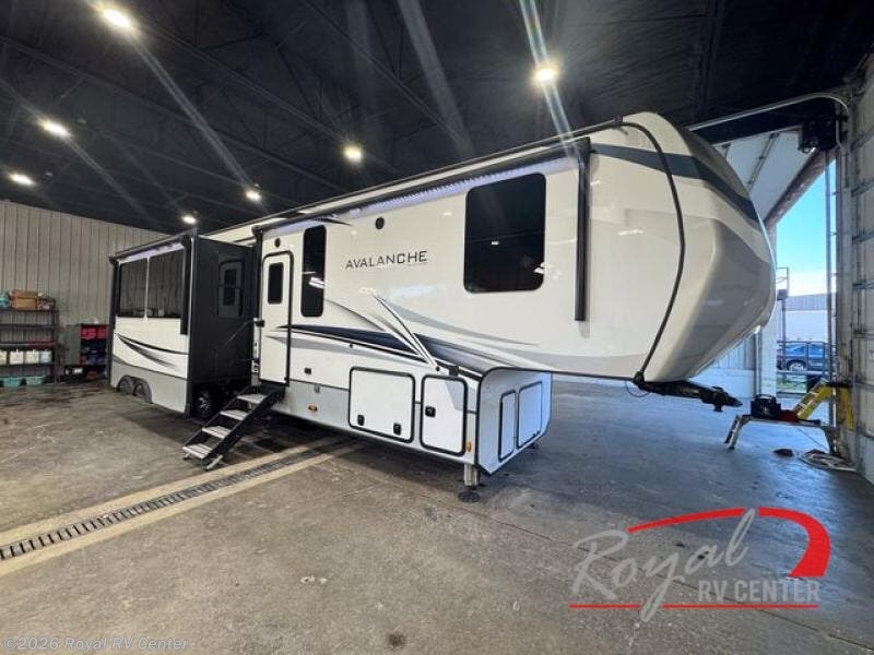 Used 2023  Keystone Avalanche 390DS by Keystone from Royal RV Center in Middlebury, IN