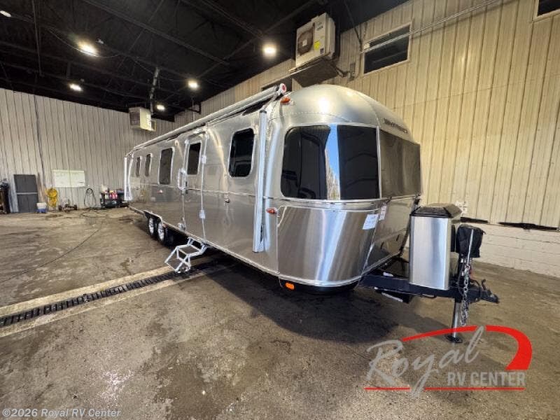 Used 2024 Airstream Classic 33FBQ available in Middlebury, Indiana