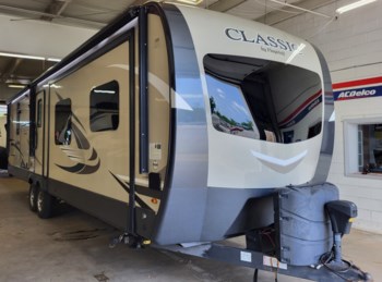 Used 2019 Forest River Flagstaff Classic Super Lite 832FLBS available in Madison, Ohio