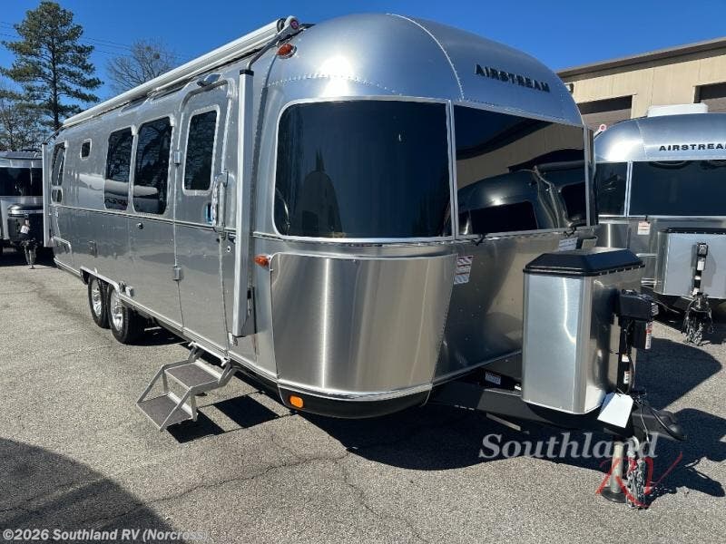 New 2026 Airstream Classic 28RB Twin available in Norcross, Georgia
