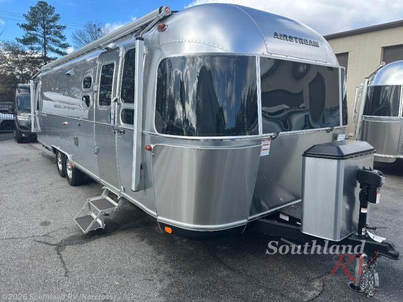 New 2026 Airstream Classic 30RB Queen available in Norcross, Georgia