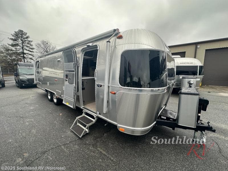 New 2026 Airstream Globetrotter 30RB Twin available in Norcross, Georgia