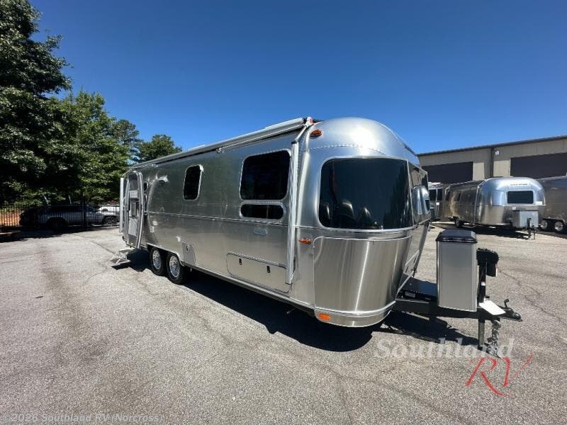 New 2026 Airstream Globetrotter 27FB Twin available in Norcross, Georgia