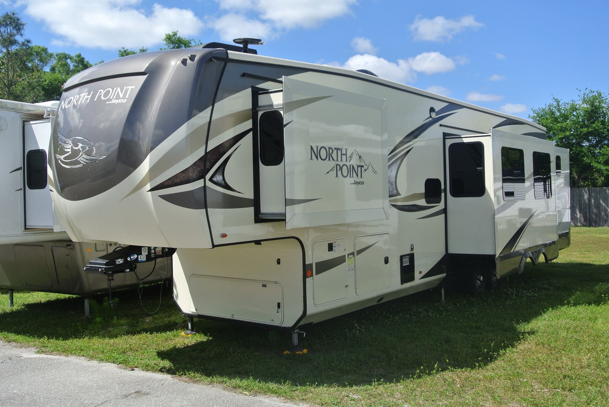 Used 2019  Jayco North Point 375BHFS by Jayco from Glades RV in Fort Myers, FL