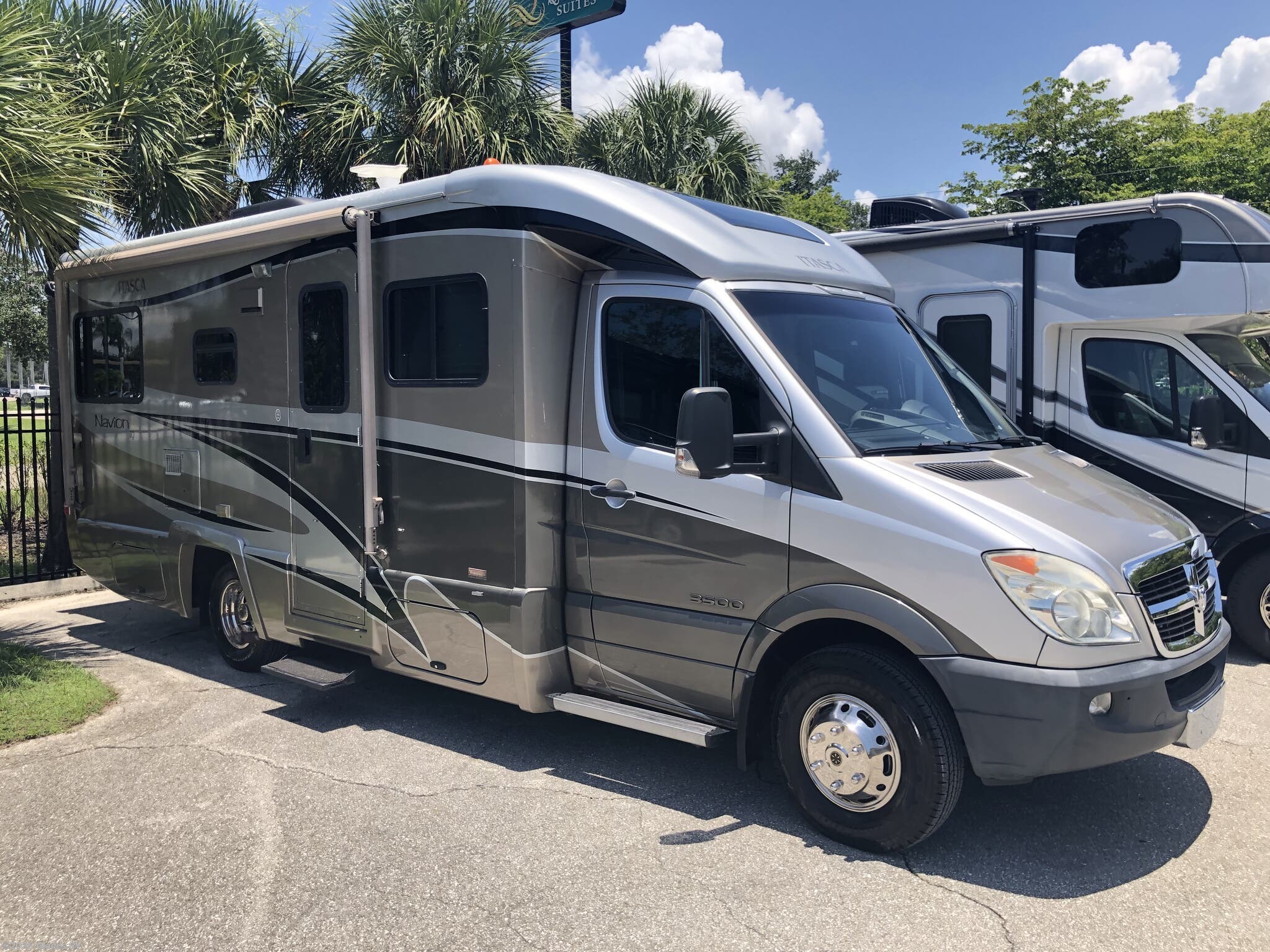 Used 2009  Itasca Navion iQ 24DL by Itasca from Glades RV in Fort Myers, FL
