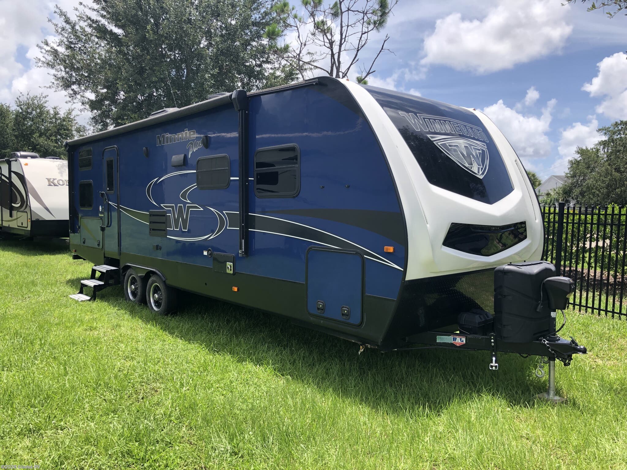 Used 2019  Winnebago Minnie Plus 27BHSS by Winnebago from Glades RV in Fort Myers, FL