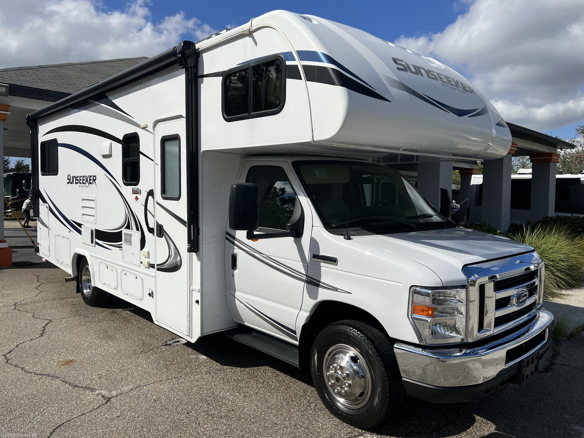 Used 2019  Forest River Sunseeker 2500TS by Forest River from Glades RV in Fort Myers, FL