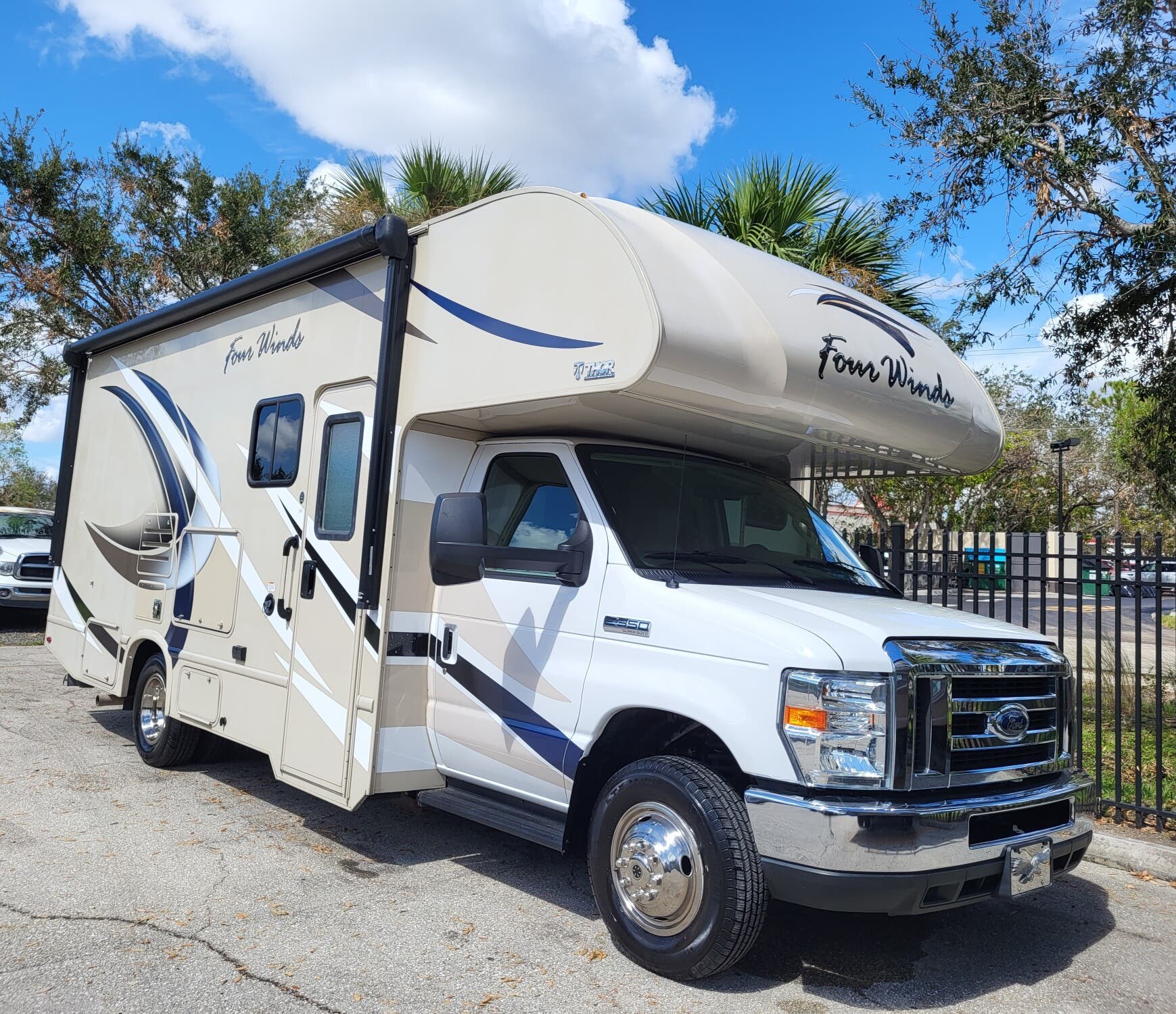 Used 2017  Four Winds  24F by Four Winds from Glades RV in Fort Myers, FL