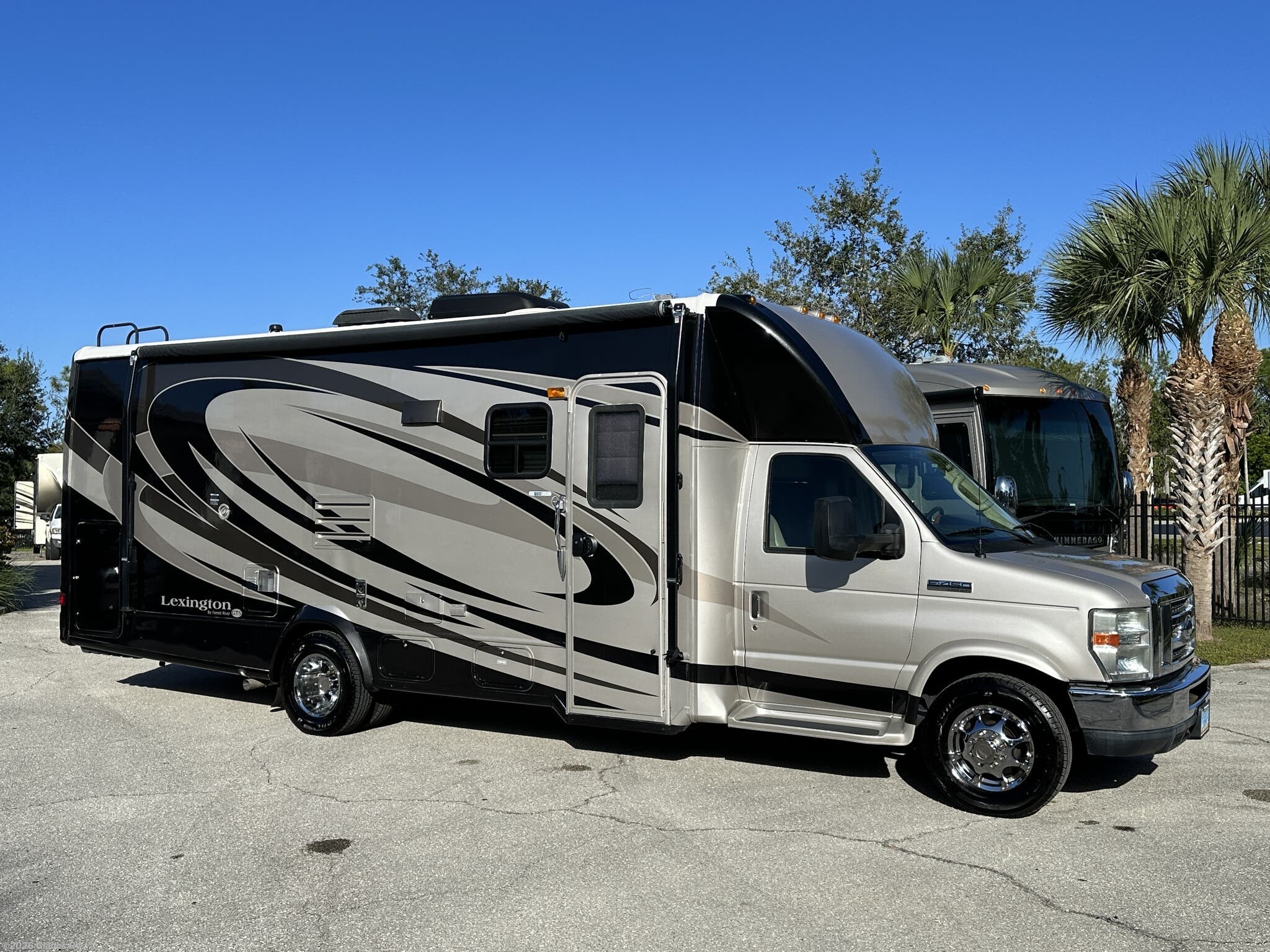 Used 2012  Forest River Lexington 265DS by Forest River from Glades RV in Fort Myers, FL
