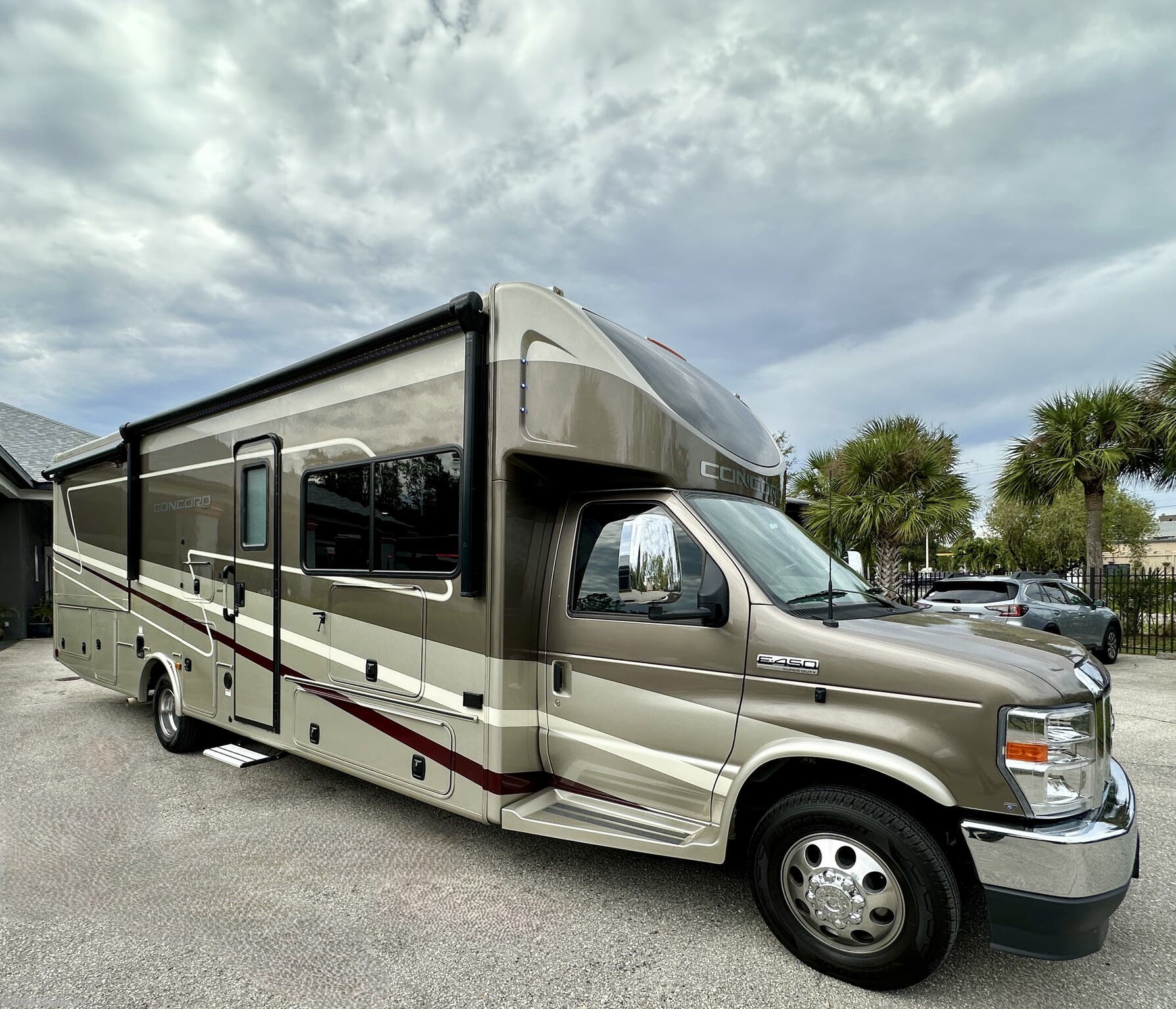 Used 2023  Coachmen Concord 321DS by Coachmen from Glades RV in Fort Myers, FL