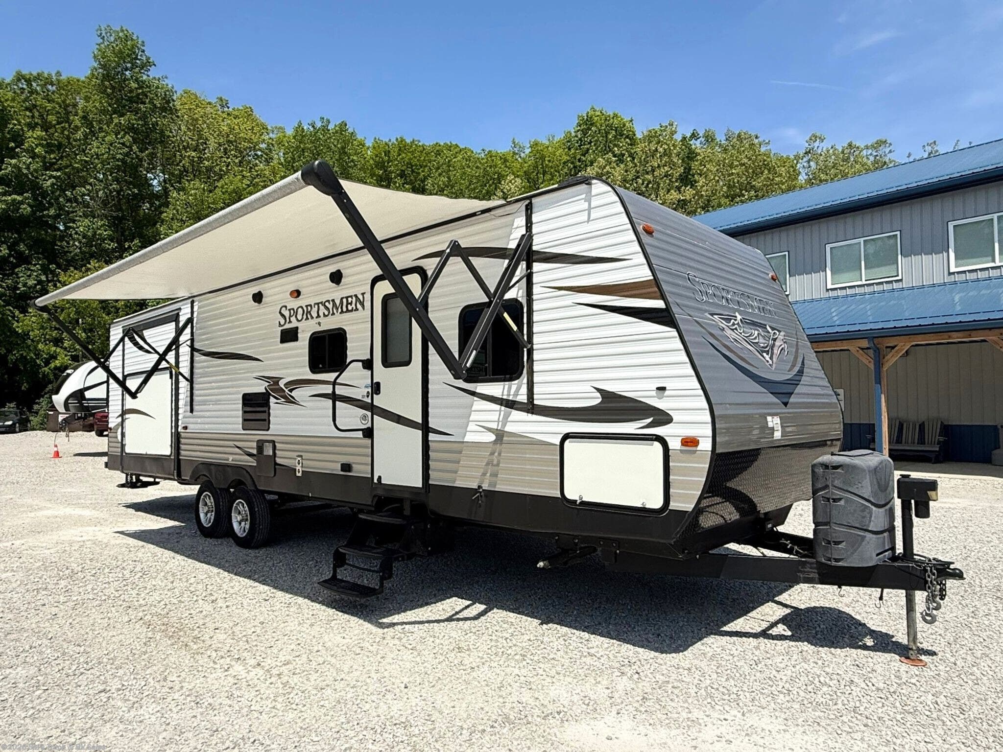 Used 2017 K-Z Sportsmen 333BHK available in Rockville, Indiana