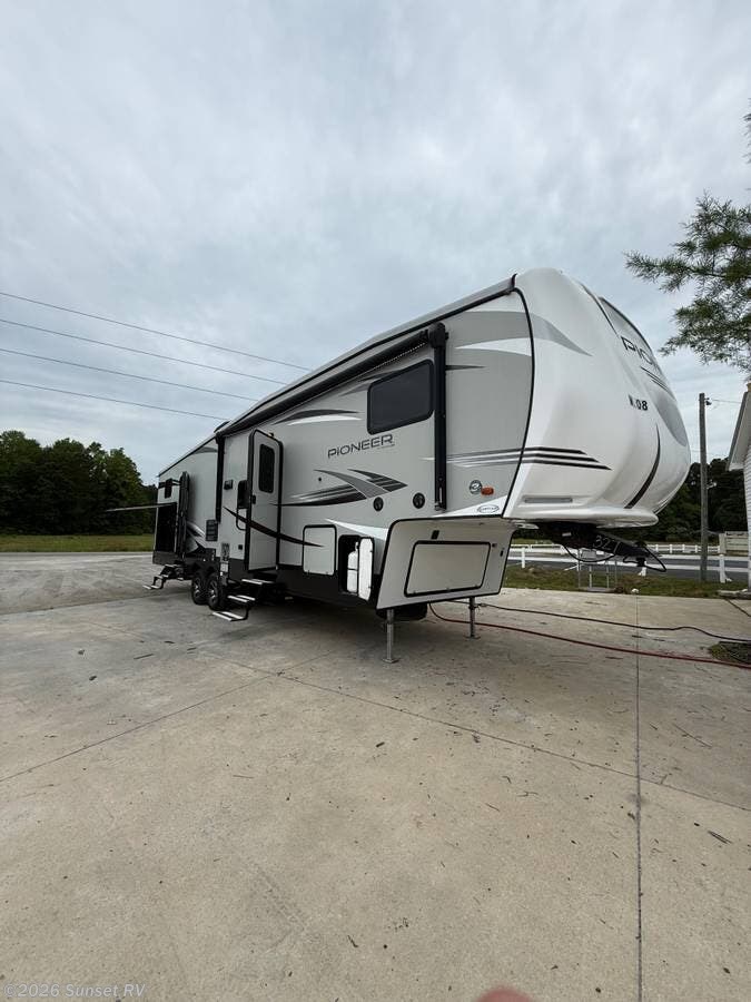 Used 2019 Heartland Pioneer 327bh available in Sunset Beach, North Carolina