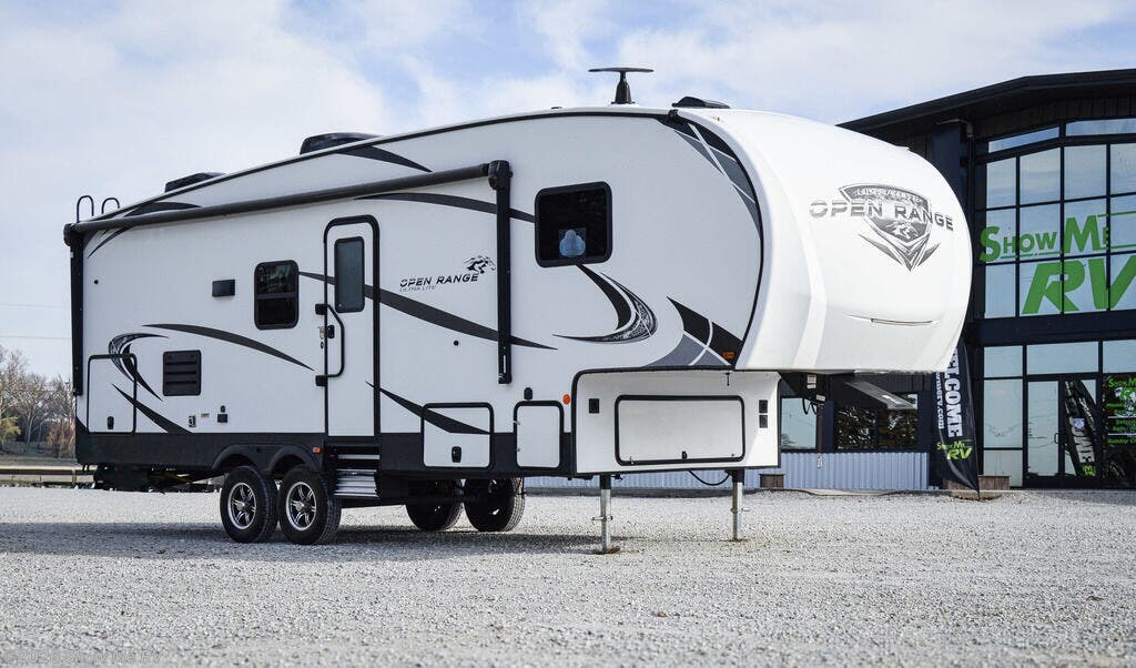 Used 2019  Highland Ridge  2502RE by Highland Ridge from Show Me RV in Clinton, MO