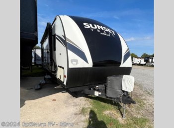 Used 2018 CrossRoads Sunset Trail Super Lite SS289QB available in Mims, Florida