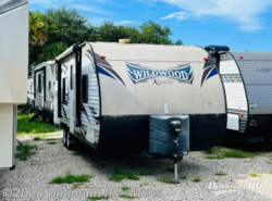 Used 2015 Forest River Wildwood 261BHXL available in Mims, Florida