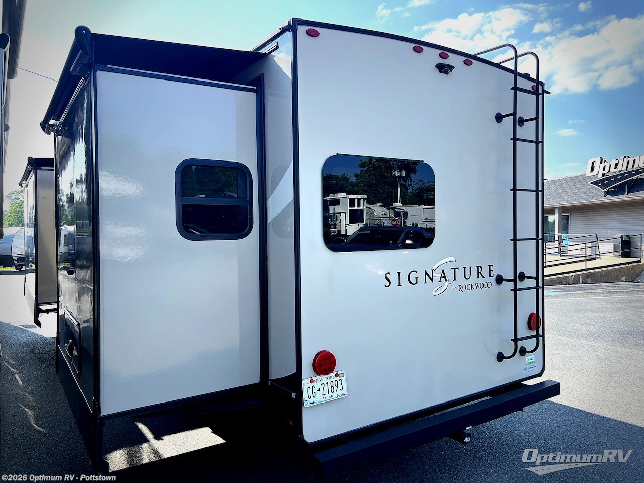 Used 2020 Forest River Rockwood Signature Ultra Lite 8335SB available in Pottstown, Pennsylvania