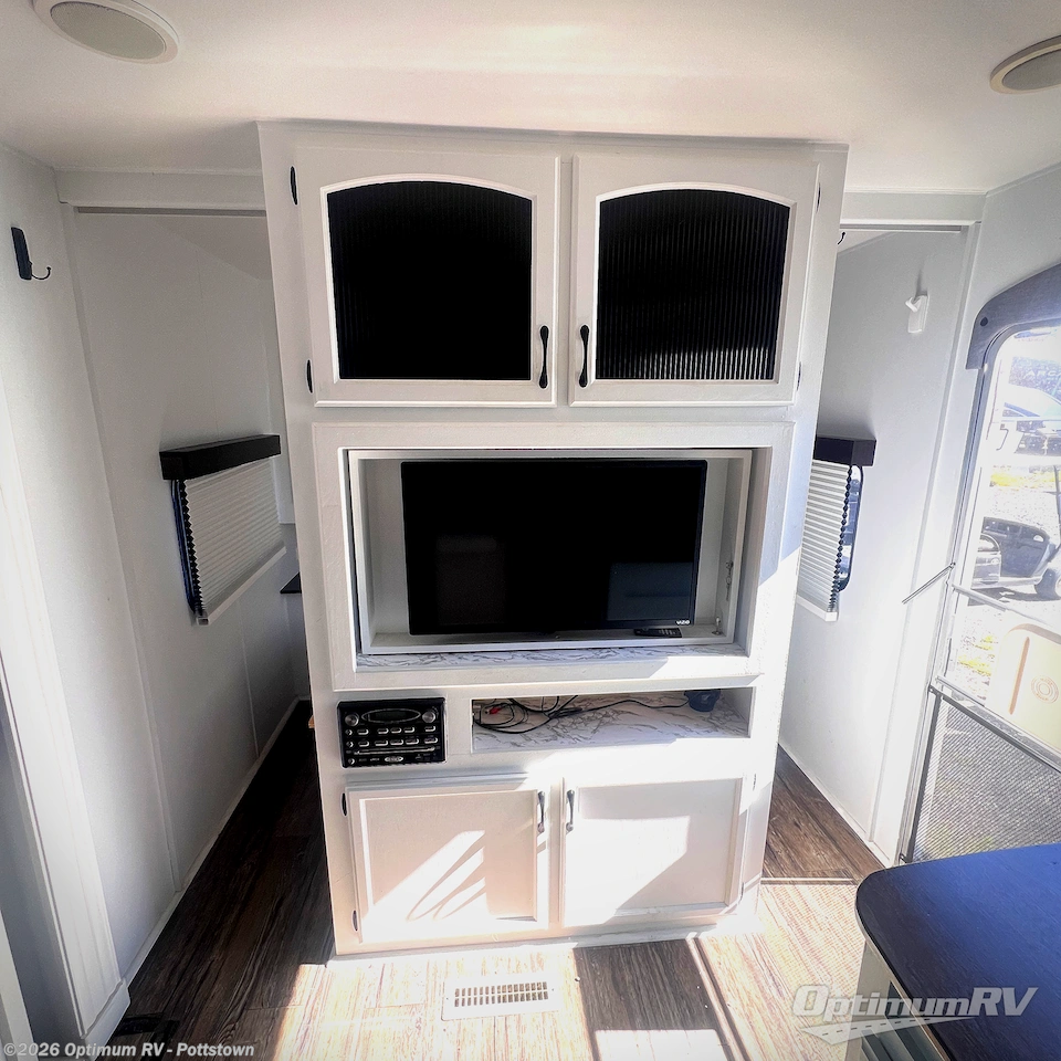 Used 2011 Jayco Jay Flight G2 32BHDS available in Pottstown, Pennsylvania