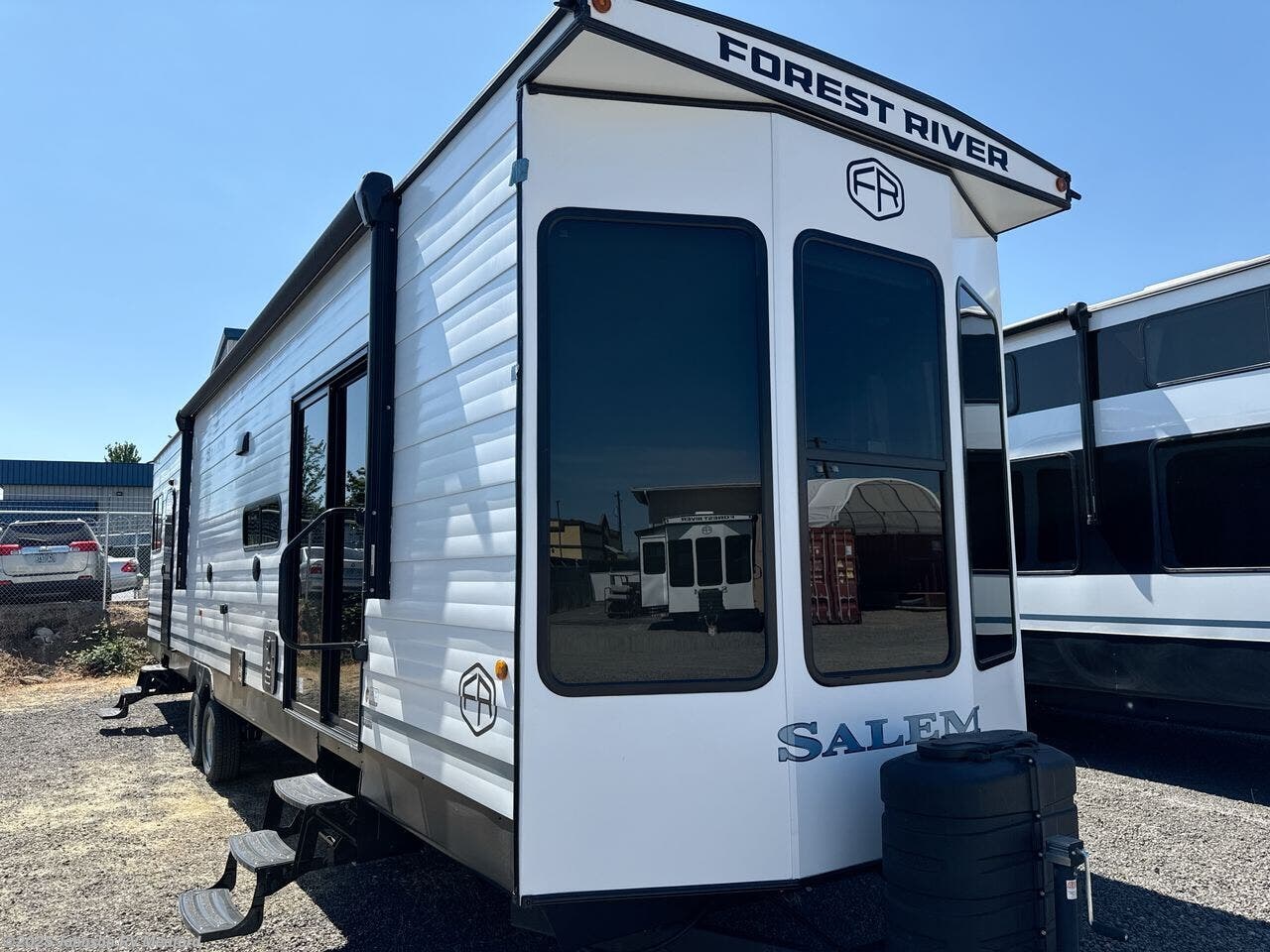 New 2025 Forest River Salem Villa 40FDEN available in Medford, Oregon