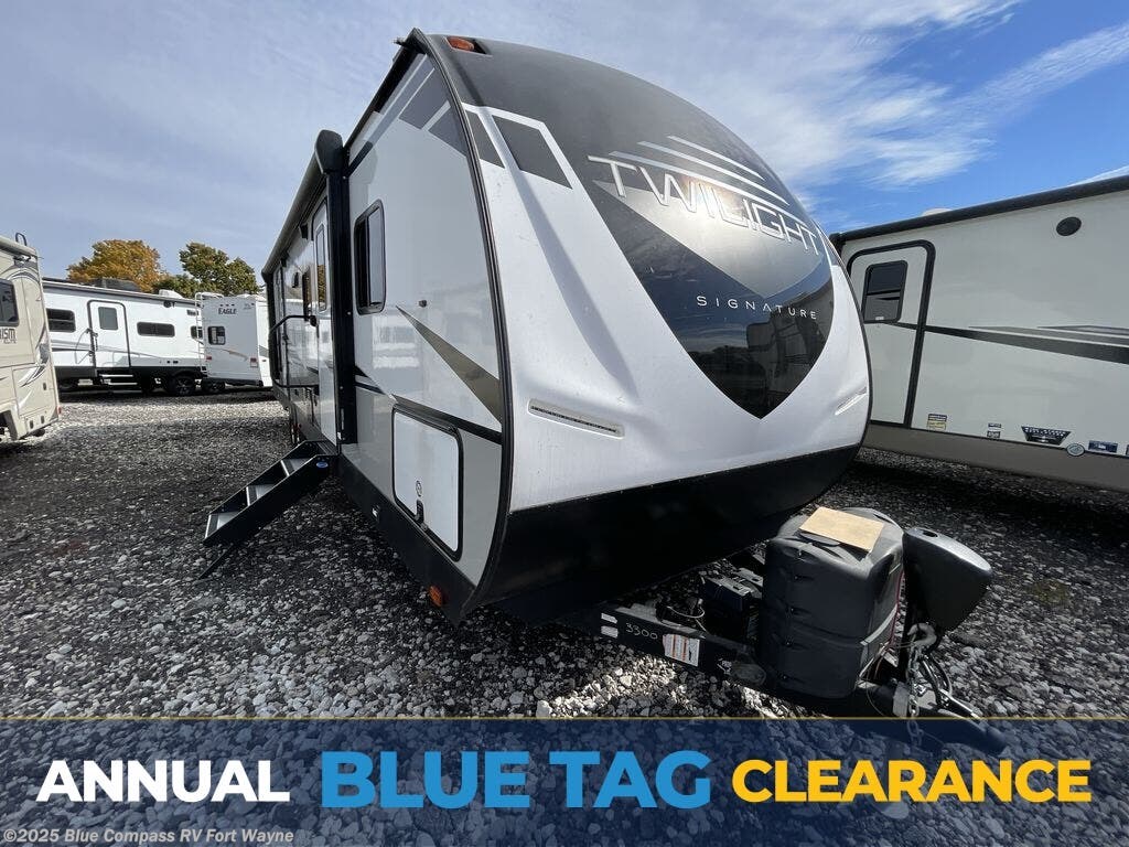 Used 2022 Cruiser RV Twilight Signature TWS 3300 available in Columbia City, Indiana