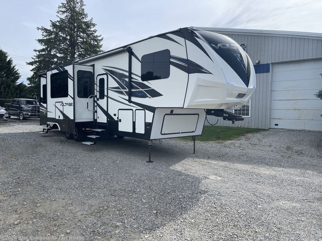 Used 2018 Dutchmen Voltage V-Series 3605 available in Columbia City, Indiana