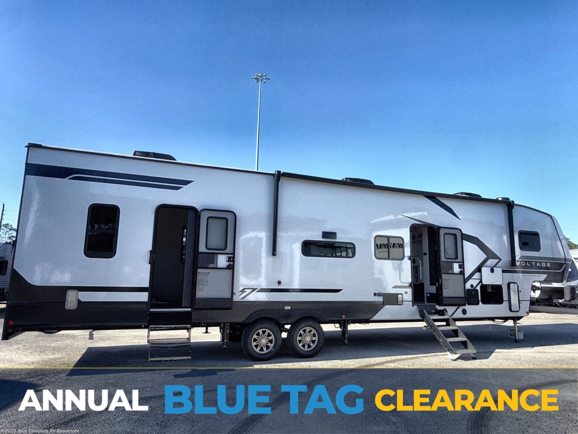 New 2026 Dutchmen Voltage V-Series 3800 available in Vidor, Texas
