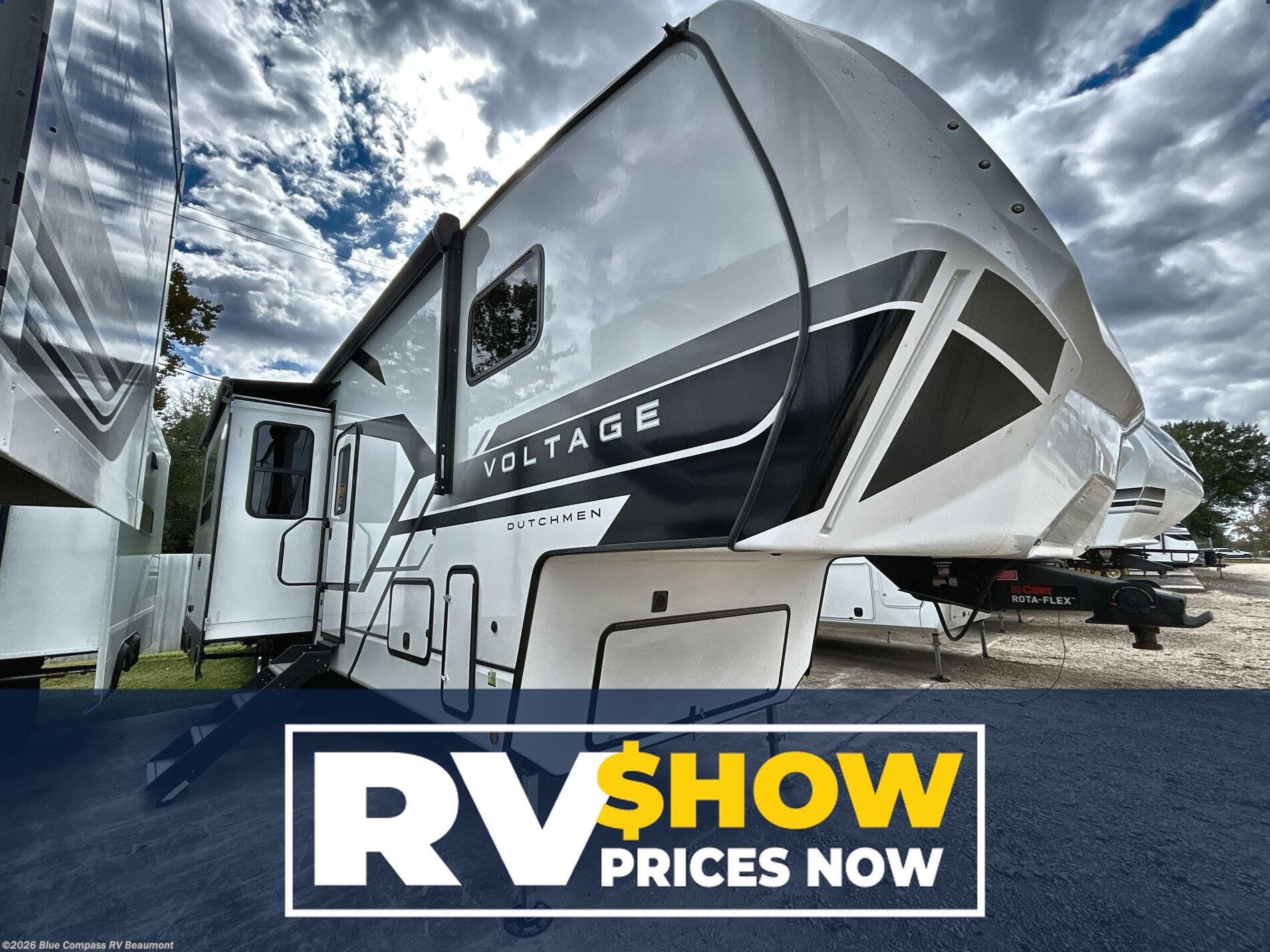 New 2026 Dutchmen Voltage V-Series 3850 available in Vidor, Texas