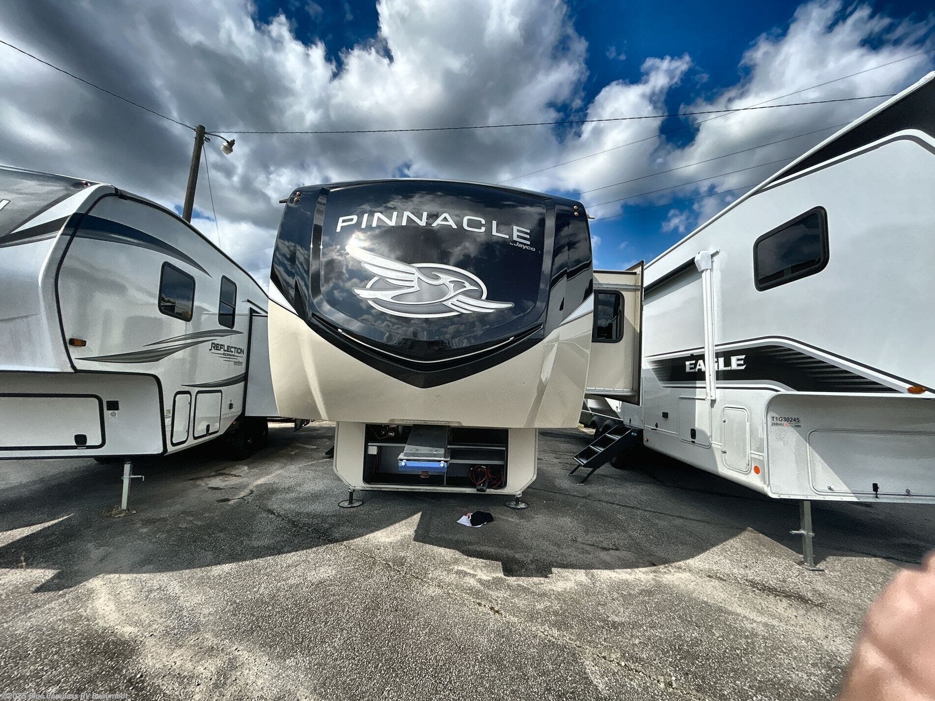 Used 2022 Jayco Pinnacle 32RLTS available in Vidor, Texas