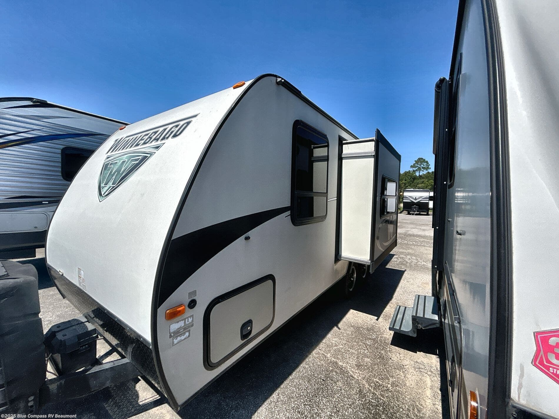 Used 2018 Winnebago Micro Minnie 2106fbs available in Vidor, Texas