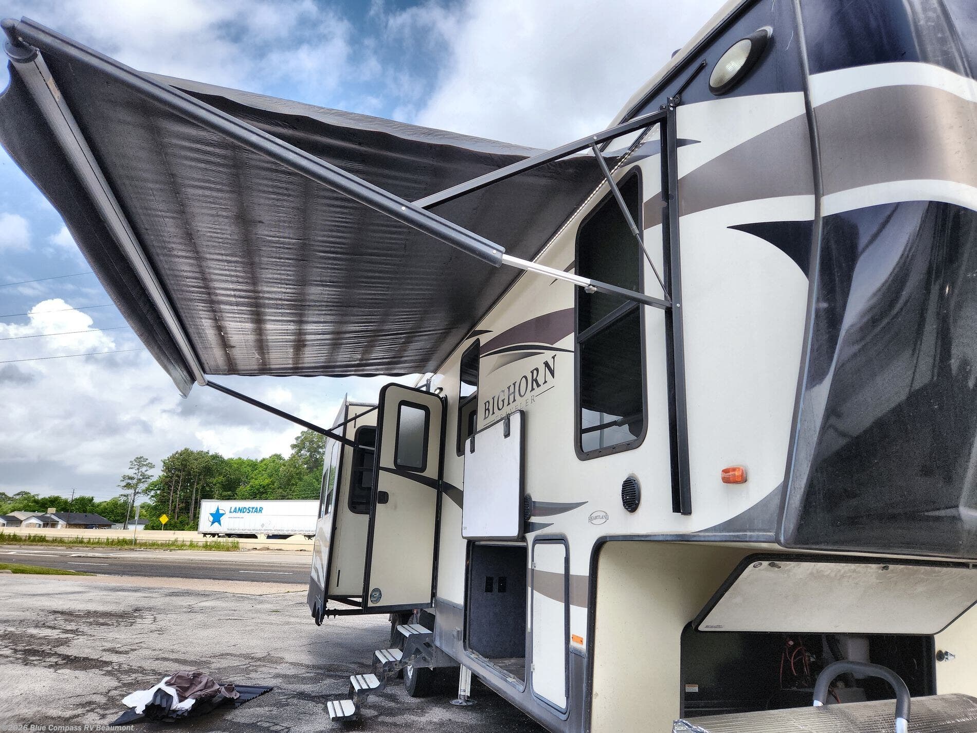 Used 2018 Heartland Bighorn 32RS available in Vidor, Texas