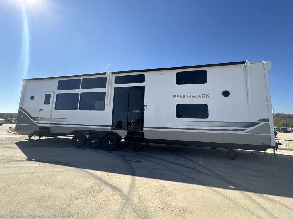 New 2026 Alliance RV Benchmark 44LFT available in Vidor, Texas