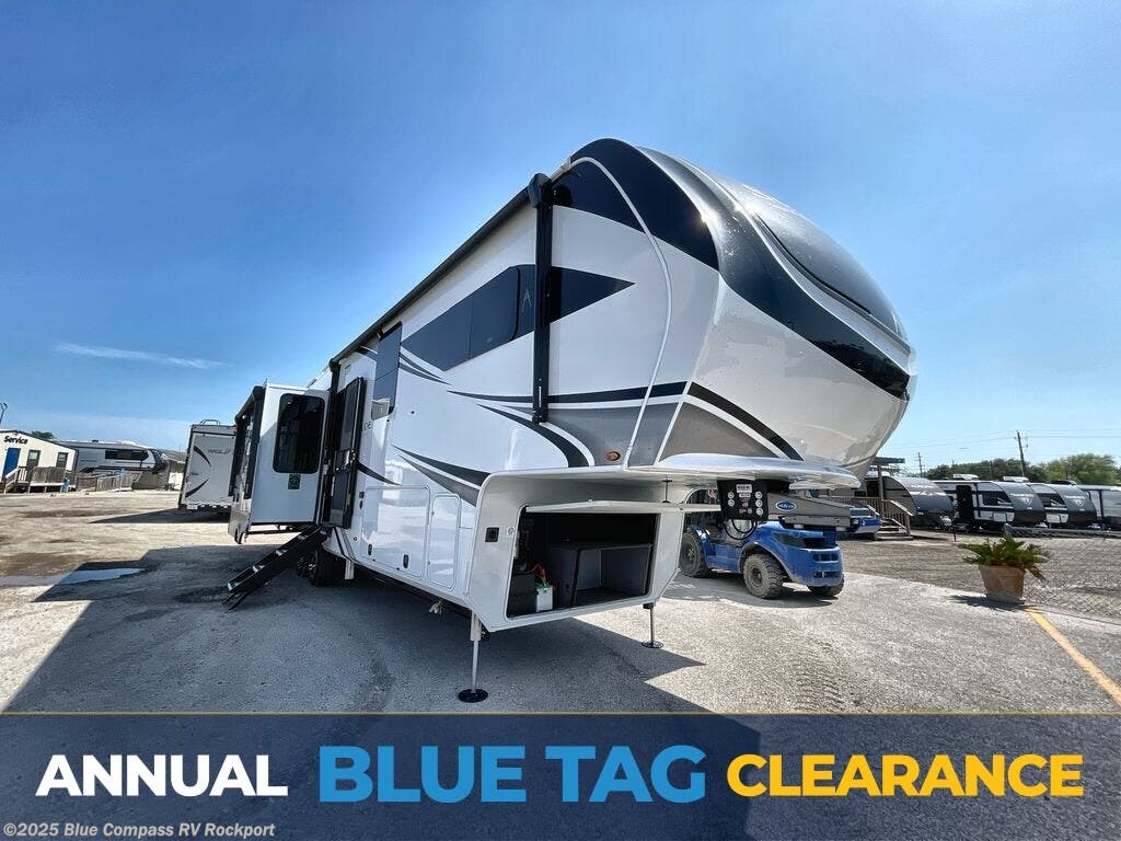 New 2025 Grand Design Solitude 370DV available in Rockport, Texas