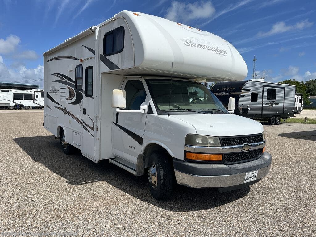 Used 2014  Forest River Sunseeker LE 2250LE Chevy by Forest River from Blue Compass RV Rockport in Rockport, TX